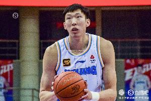 正负值-18最低！周琦半场3中1拿到4分6板 罚球2中2